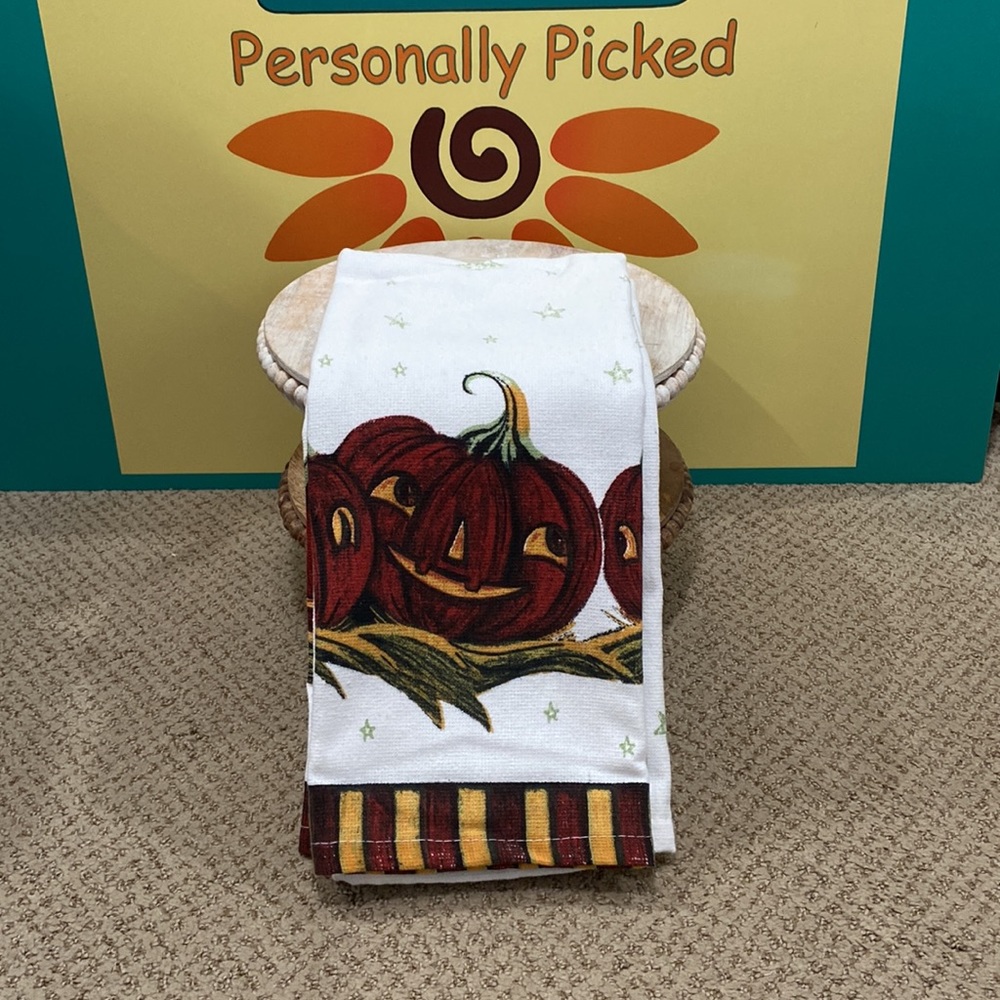 Johanna Parker Jack O’ Lantern Halloween Kitchen Towels - Picture 2 of 3